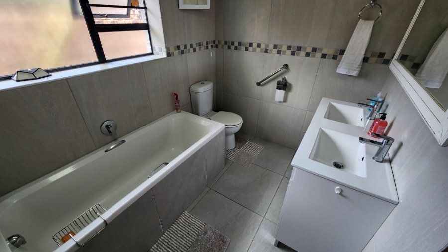 3 Bedroom Property for Sale in Dana Bay Western Cape